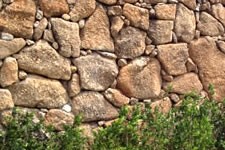 Muro de pedra rachão – estância pedras, homify