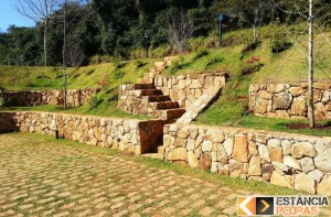 Muro e escada de pedra bolão natural  Muro, Escadas de pedra, Muros  residenciais