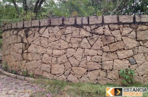 Muro de Pedra de Bruta