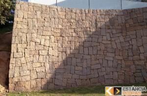 muro de pedra rachão  Muro, Fachada muro, Fachadas
