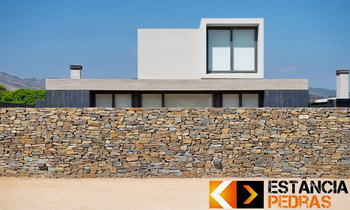 Muro de pedra rachão – estância pedras, homify